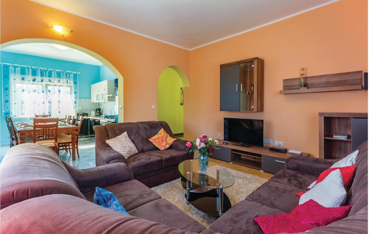 Beautiful Home In Pula With Wifi Dovolenkový dom