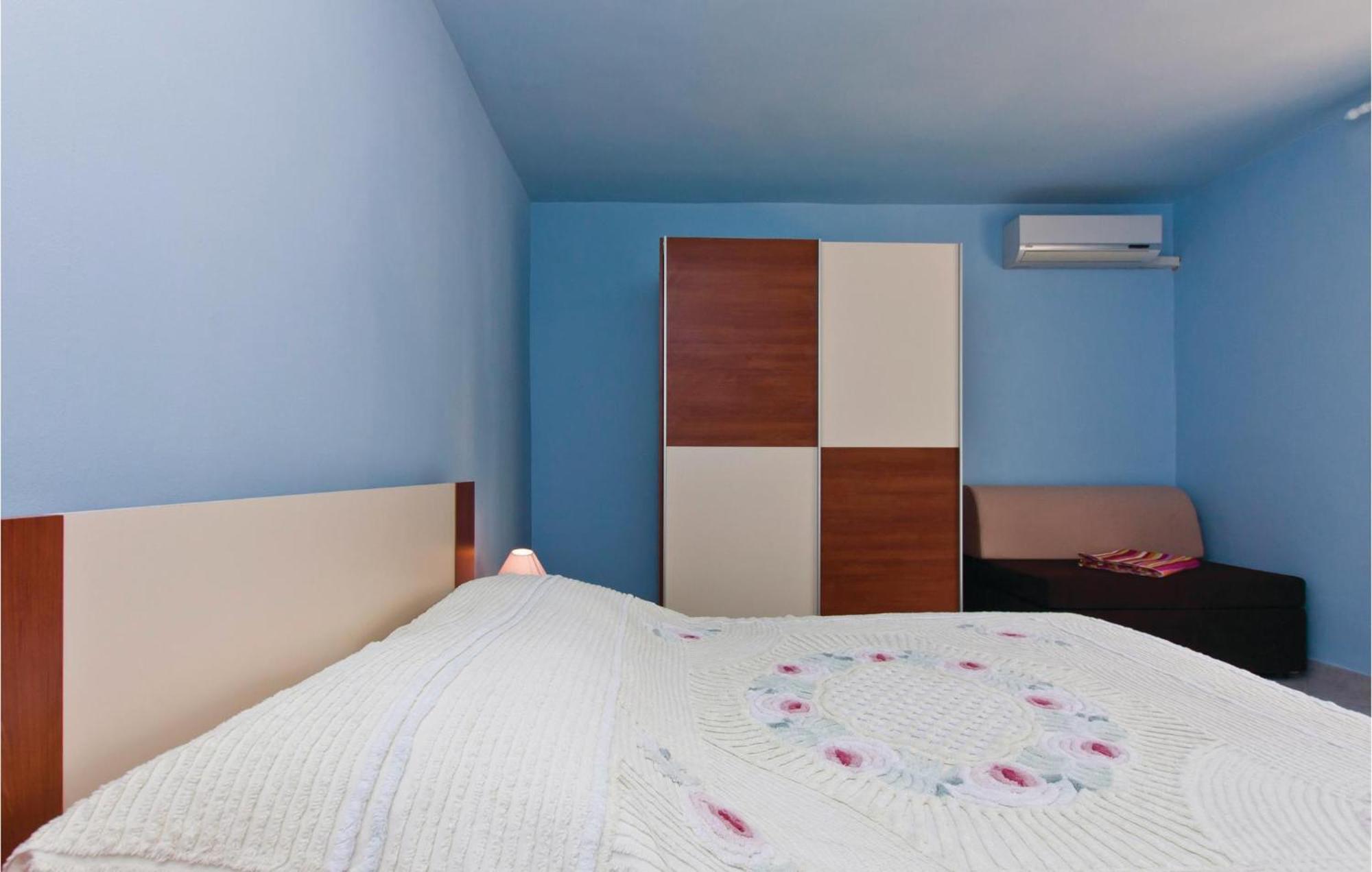 Beautiful Home In Pula With Wifi