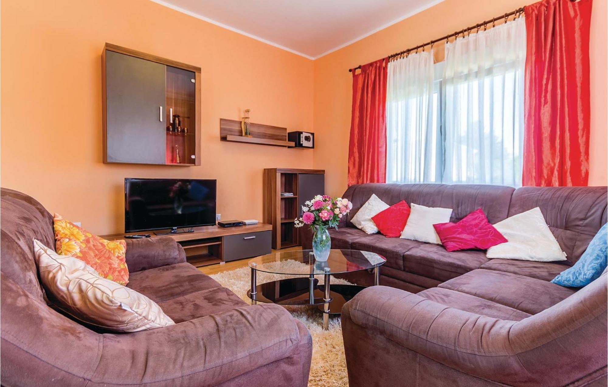 Beautiful Home In Pula With Wifi