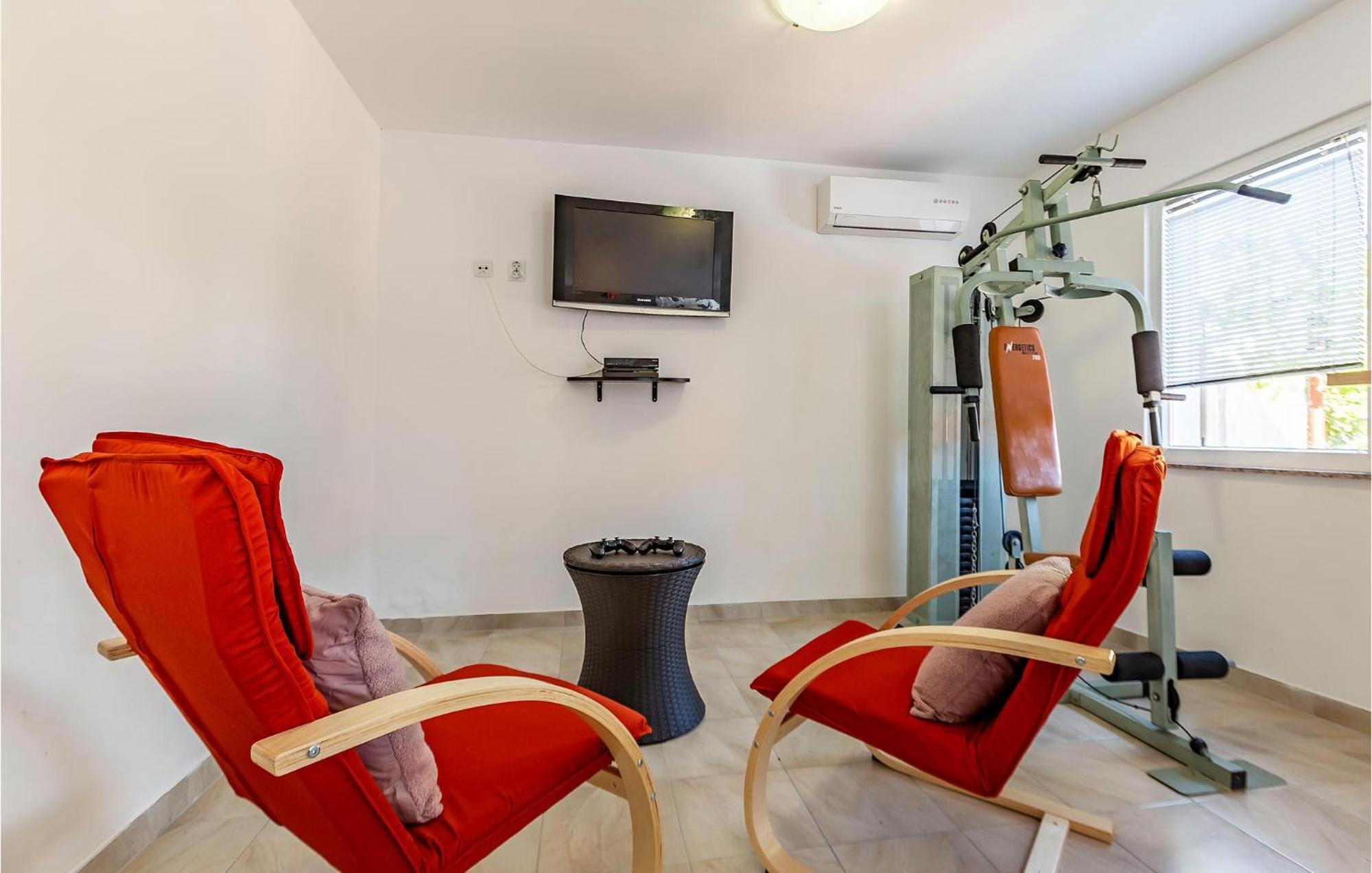 Beautiful Home In Pula With Wifi