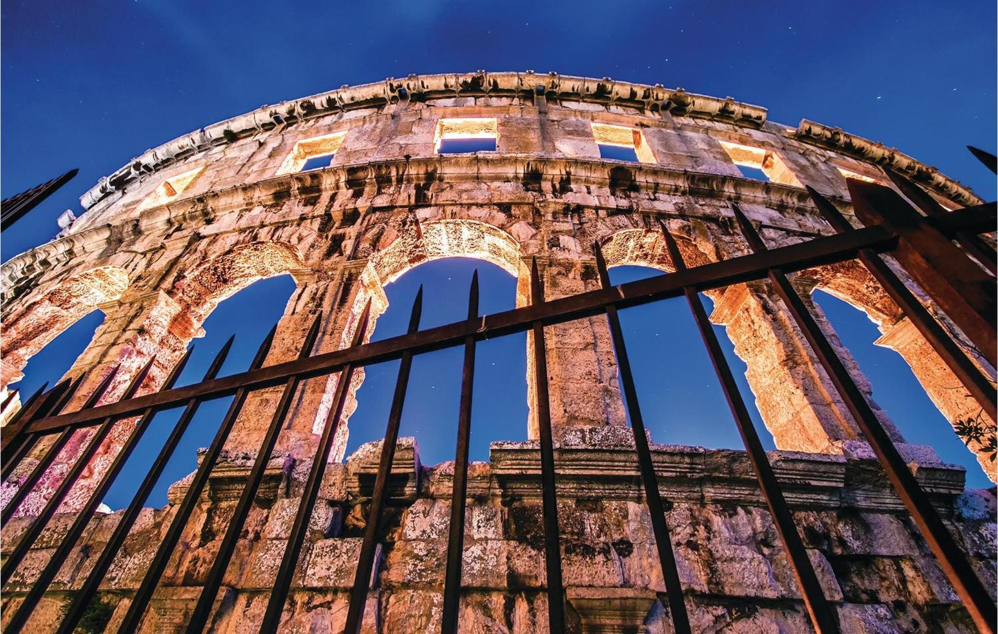 Beautiful Home In Pula With Wifi
