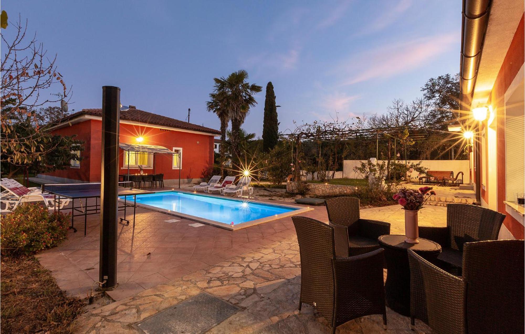Beautiful Home In Pula With Wifi